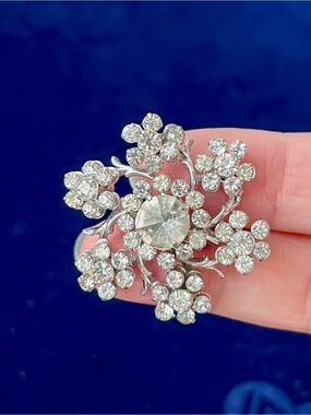 Vintage Mid-Century Layered Rhinestone Snowflake Swirl Brooch - Unsigned Beauty
